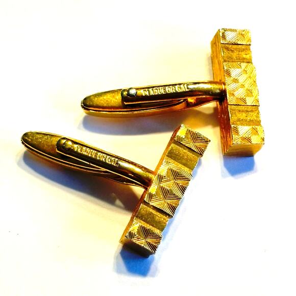 Gold cufflinks mod brutalist mid century textured rectangle bars vintage signed - Picture 2 of 7